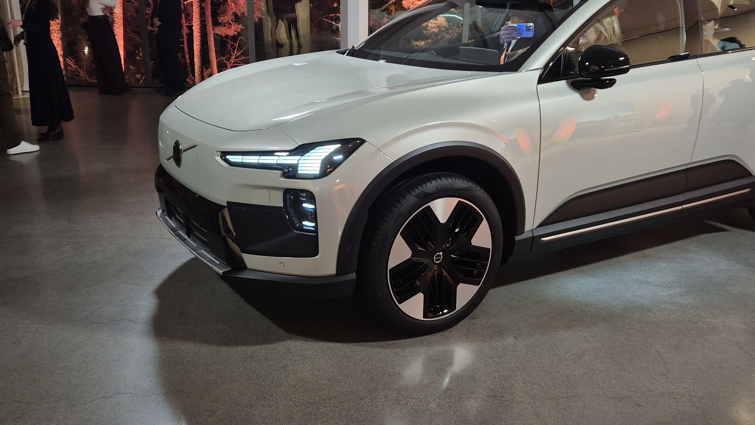 Volvo EX60 Cross Country