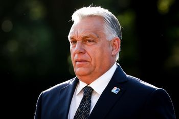 Oto podpis Viktora Orbana. "Nieczytelny i zamaszysty"