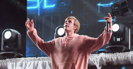 Justin Bieber zamierza założyć... WŁASNY KOŚCIÓŁ? "Chce odbudować swoją wiarę"
