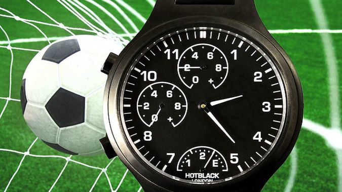 Jaki wynik? Sprawdź na zegarku – HotBlack to wymarzony gadżet kibica! 1