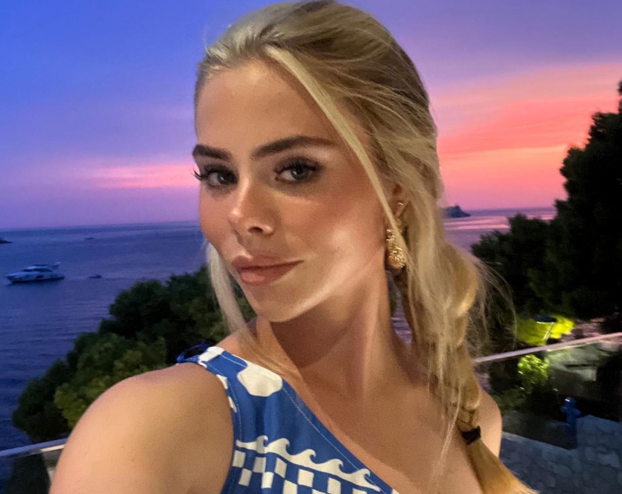 The influencer showed how a professional hairstylist ruined her hair.