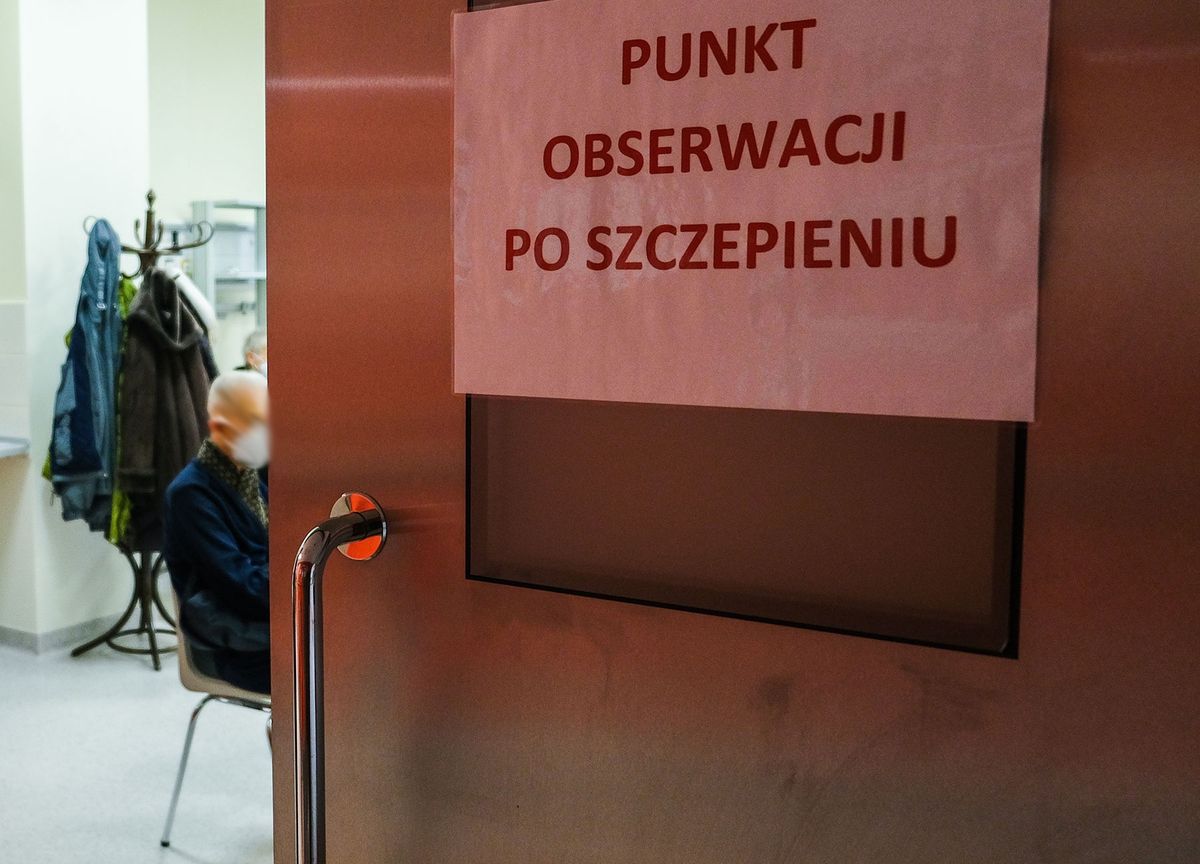 Szczepienia przeciw COVID. Szef KPRM o NOP: każdy przypadek jest sprawdzany