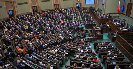 Pieniądze na wynajem mieszkania dla posłów. Polacy zabrali głos