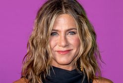 Surferskie fale na zimę. Jennifer Aniston lansuje fryzurę "California girl"