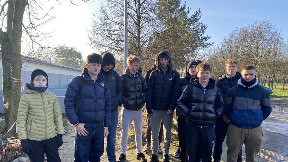 W wyprowadzaniu psów na spacer uczestniczyli uczniowie z Zespołu Szkół Technicznych imienia Tadeusza Kościuszki Radomiu.