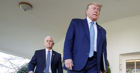 USA. Pierwsze spotkanie Mike Pence-Donald Trump po ataku na Kapitol