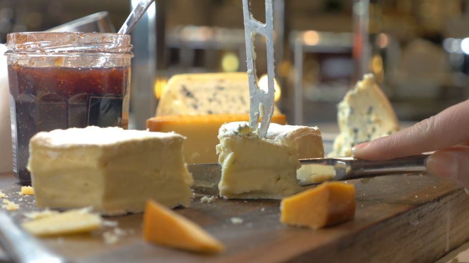Tłuszcze nasycone w serach. Wiemy, w których jest ich najwięcej (WIDEO)