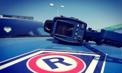 Policja użyła broni, by zatrzymać auto. Kierowca poszukiwany