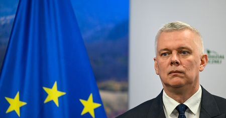 Sprawa certyfikatu dla Nawrockiego. Kto za to odpowiada?