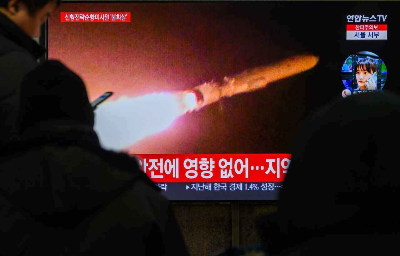 SEOUL, SOUTH KOREA - 2024/01/25: People are seen watching television at Seoul's Yongsan Railway Station showing North Korea's first test-firing of the new strategic cruise missile Pulhwasal-3-31. On January 25, North Korea announced the test-firing of a new strategic cruise missile, the "Pulhwasal-3-31," aimed at enhancing its nuclear weapon delivery capabilities. The Missile General Bureau labeled the test as part of routine weapon system updates. Experts suggest it may be a short-range missile, indicated by its shorter length compared to previous models like the Hwasal-type cruise missiles, where "Hwasal" translates to "arrow" in Korean, and "Pulhwasal" means "fire arrow.". (Photo by Kim Jae-Hwan/SOPA Images/LightRocket via Getty Images)