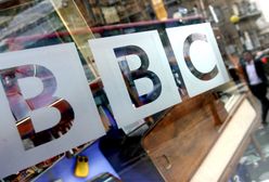 Londyn. Antyszczepionkowcy chcieli się wedrzeć do studia BBC