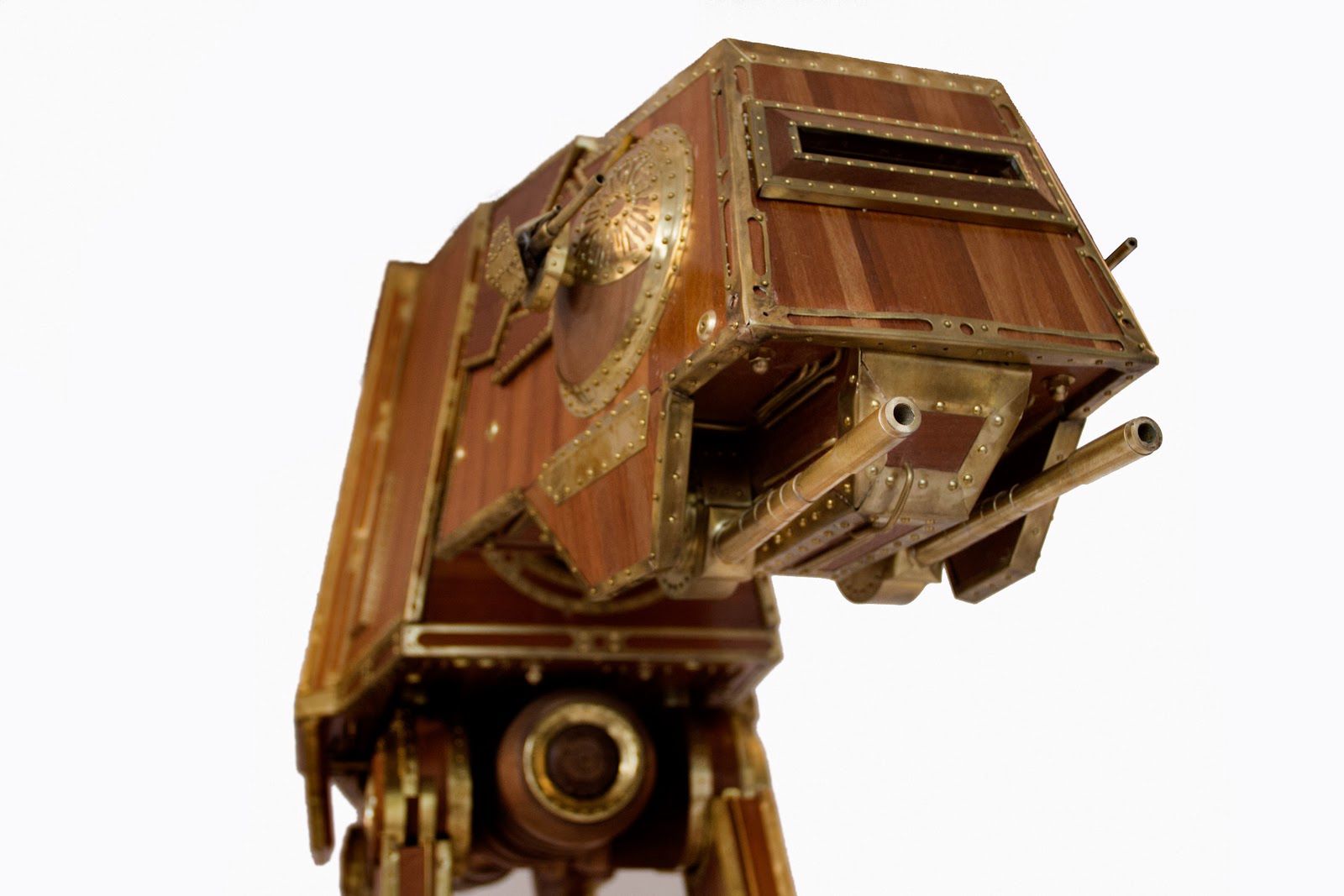 WTF dnia: steampunkowy AT-AT w roli domowego barku [zdjęcia] 6