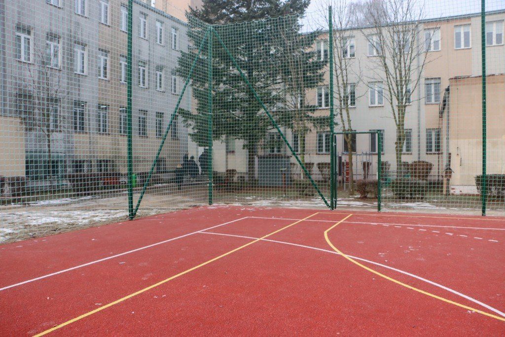 Zakończyła się budowa nowoczesnego, wielofunkcyjnego boiska przy Zespole Szkół Ogólnokształcących nr 4 w Legnicy