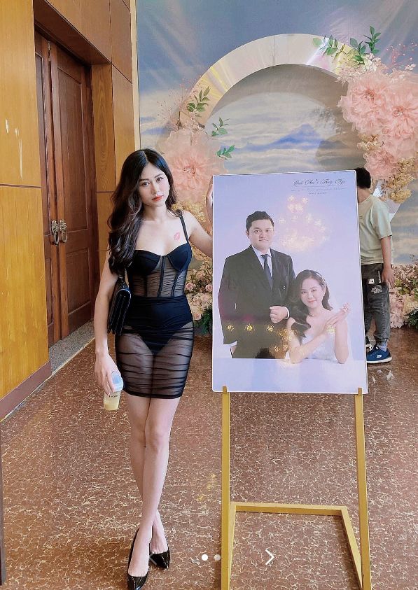 Tiktokerka włożyła "nagą sukienkę" na ślub
