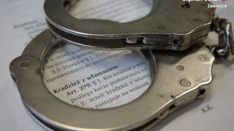 Zawiercie. Policja zatrzymała dwóch włamywaczy, którzy w jeden dzień okradli kilka domów.