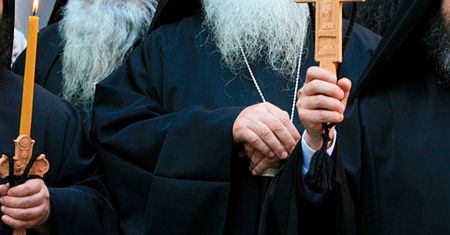Odmówił szczepionki. Duchowny zmarł na COVID-19. Miał 76 lat