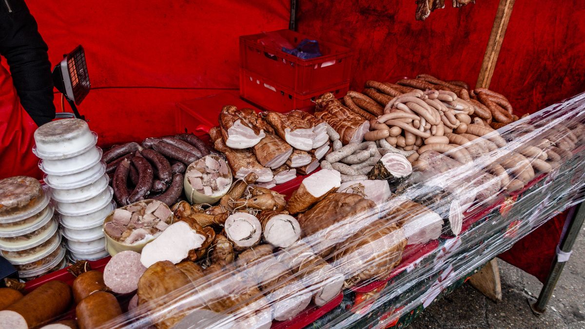 Mięso na bazarze - zdjęcie ilustracyjne