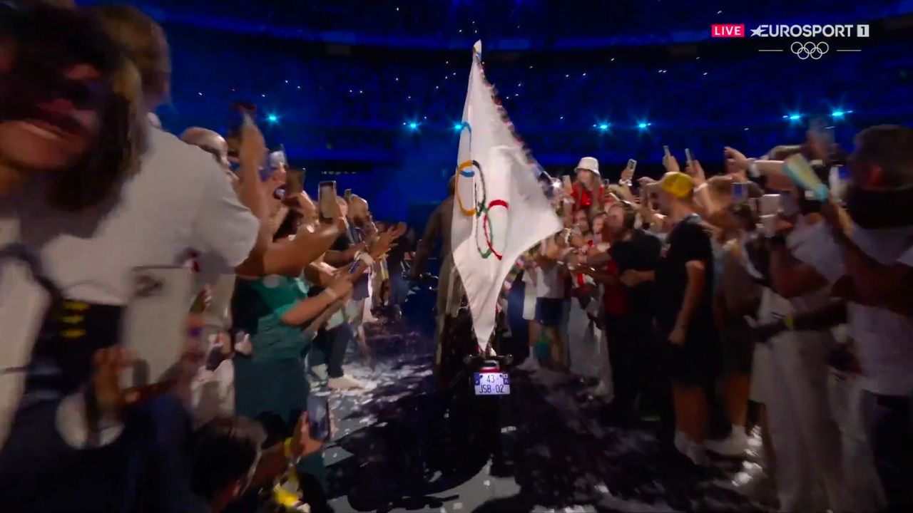 Tom Cruise gave a performance during the closing ceremony of the Olympic Games in Paris.