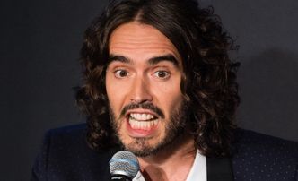 Russell Brand oskarżony przez cztery kobiety o BRUTALNY GWAŁT, napaść i znęcanie się! Były mąż Katy Perry zabrał już głos