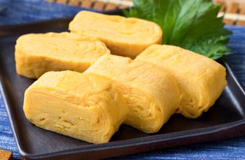 W Japonii smażą o wiele grubsze omlety. Niby 2 jajka, a sycące jak mało co