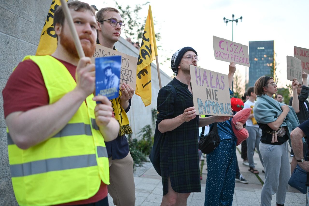 Warszawa: Stop nocnemu hałasowi. Odbył się marsz pod wodzą Miasto Jest Nasze