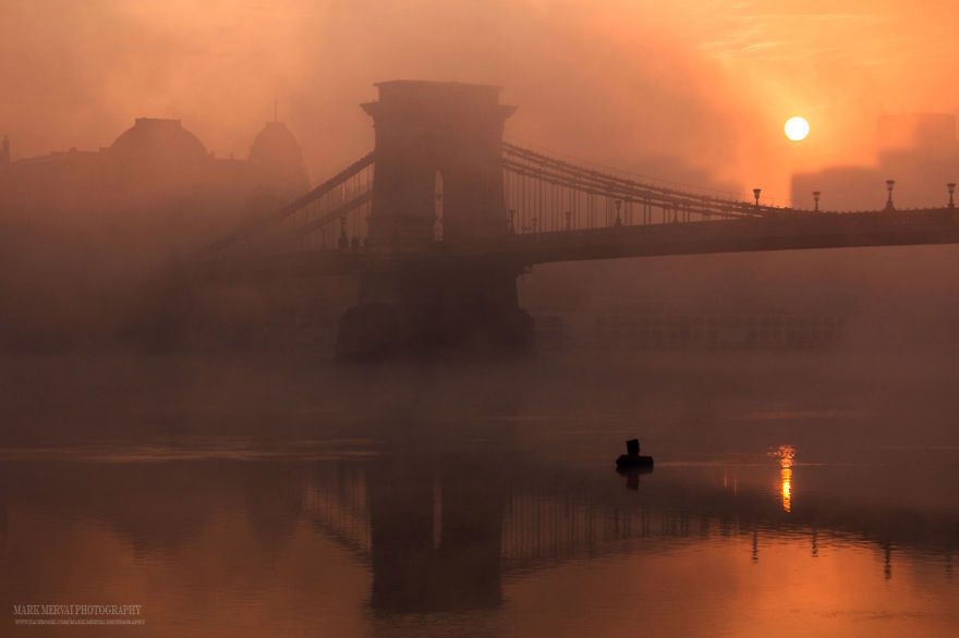 Przez 5 lat szukał idealnego światła, aby sfotografować Budapeszt. Udało mu się 20