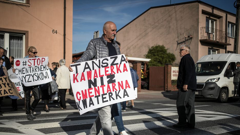 Już w 2019 roku odbył się protest w Brzezinach w sprawie cen na cmentarzu. Konflikt rozstrzyga teraz miejscowy sąd