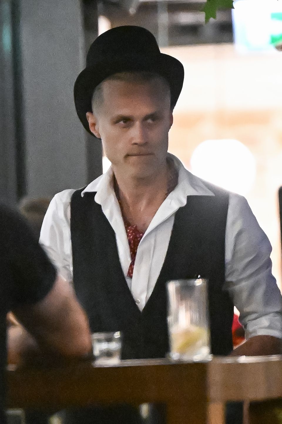 Maciej Zakościelny baluje na mieście z ekipą