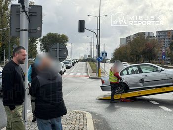Warszawa: Kolizja BMW z lawetą na Bielanach. Za kierownicą osobówki dziennikarz Marcin Prokop