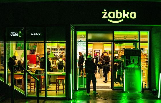 Żabka nie trafi do Azji. Gigant rezygnuje