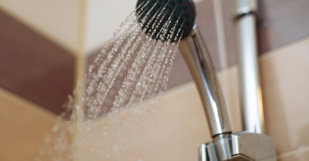 Lekarz ostrzega przed takimi prysznicami. Oto powody