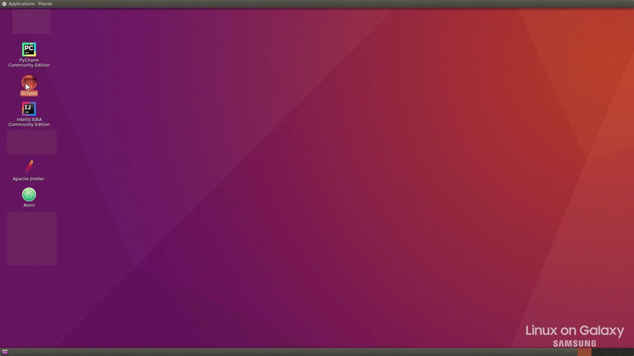 Co ciekawe, zaprezentowane w filmie Ubuntu nie korzysta z GNOME Shell, lecz z lekkiego środowiska przypominającego GNOME Classic.