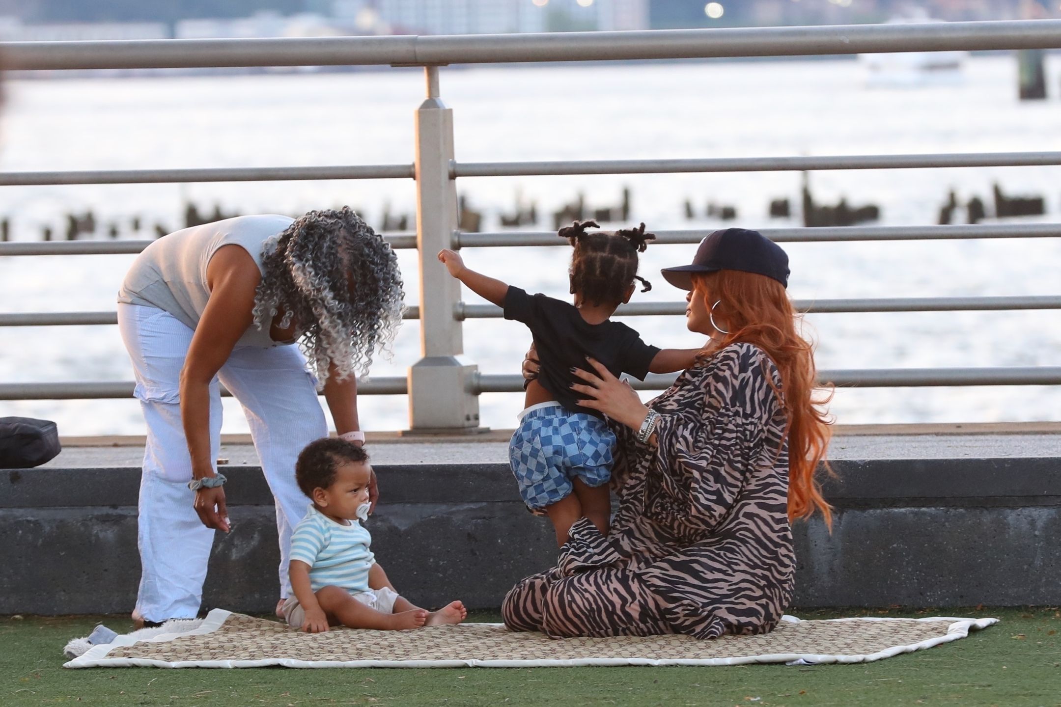 Rihanna na pikniku z dziećmi