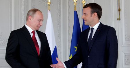 Macron po trzech latach przerwy rozmawiał z Putinem. Kreml komentuje
