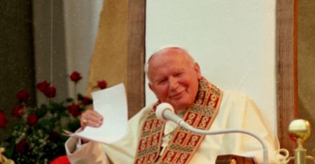 Burmistrz Wadowic ma pozwać TVN. "Za naruszenie kultu pamięci osoby zmarłej"
