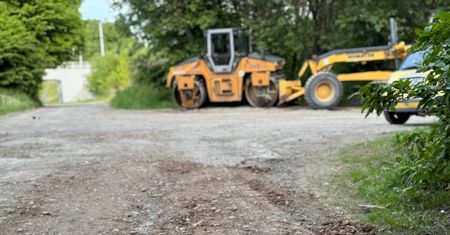 Ruszają prace drogowe na ul. Stary Gaj. Drogowcy ułożą tam asfalt na odcinku 830 metrów