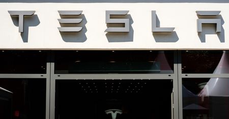 Elon Musk szuka pracowników. Chodzi o produkcję Cybertrucka