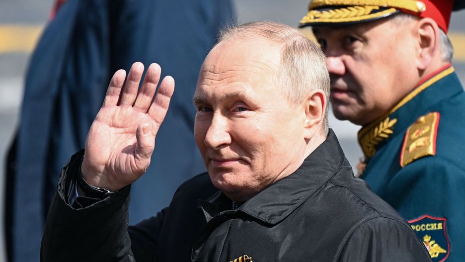 Dzie? Zwyci?stwa w MoskwieRussian President Vladimir Putin and Defence Minister Sergei Shoigu leave Red Square after the Victory Day military parade in central Moscow on May 9, 2022. - Russia celebrates the 77th anniversary of the victory over Nazi Germany during World War II. (Photo by Kirill KUDRYAVTSEV / AFP)KIRILL KUDRYAVTSEV