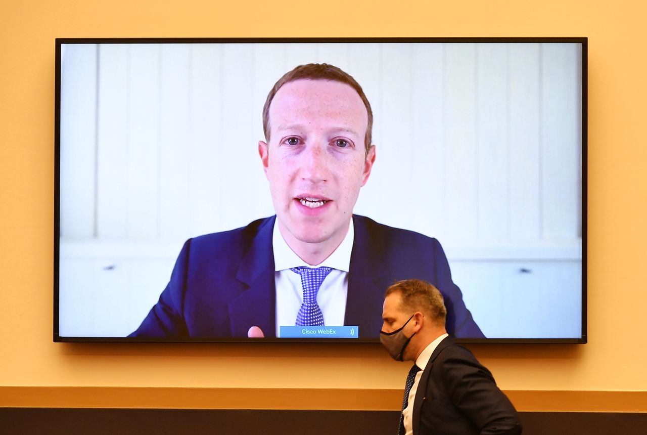 Mark Zuckerberg obiecał oddać władzę nad tym, co pokazuje się na Facebooku w ręce niezależnych ekspertów