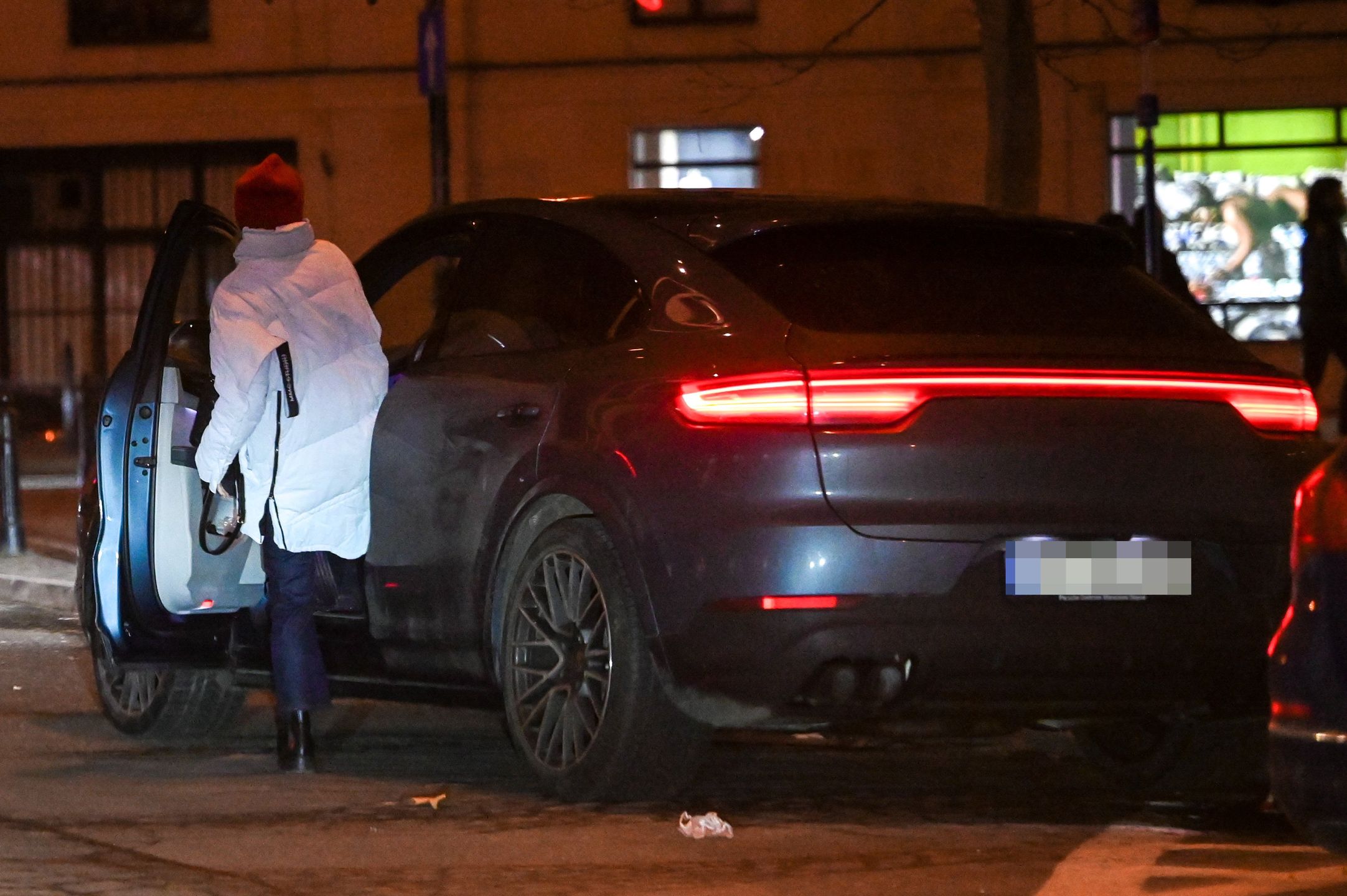 Małgorzata Kożuchowska parkuje na zakazie