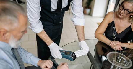 Restaurator miał dość. Wprowadził grzywnę za to zachowanie gości