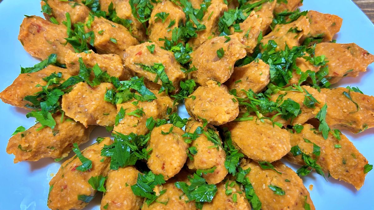 Lentil Patties
View of traditional lentil patties on plate.
YONCA60
patties