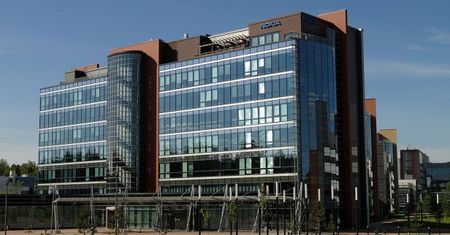 Nokia się wyprzedaje, ale pozostanie fińską marką