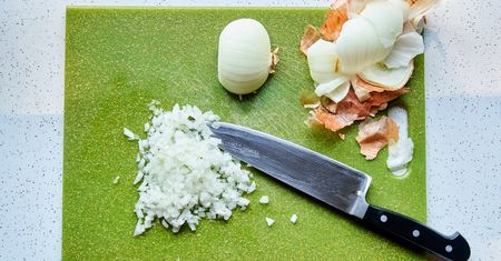 Plastikowe deski do krojenia są niebezpieczne? Zaskakujące wnioski