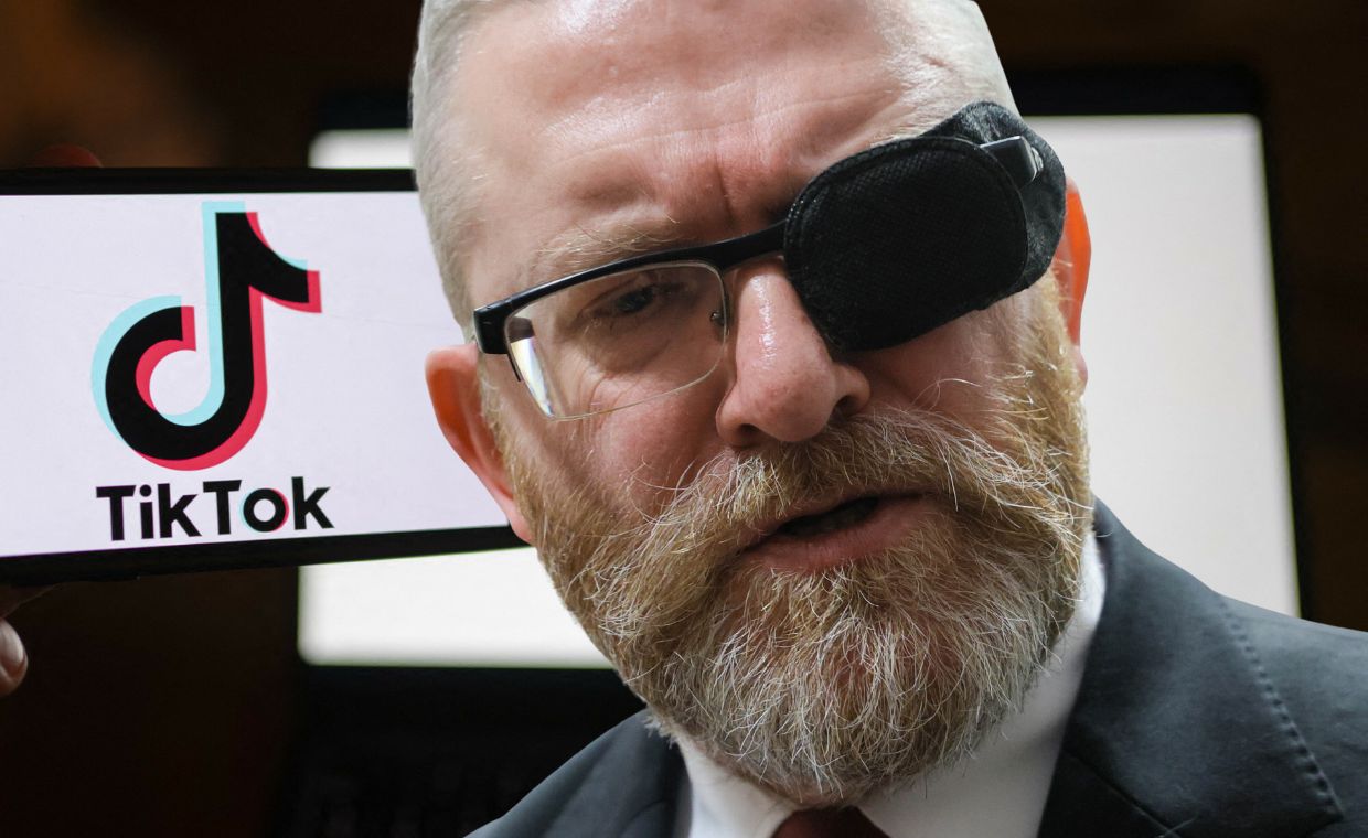 Kłopoty Brauna na TikToku. Platforma usuwa treści europosła