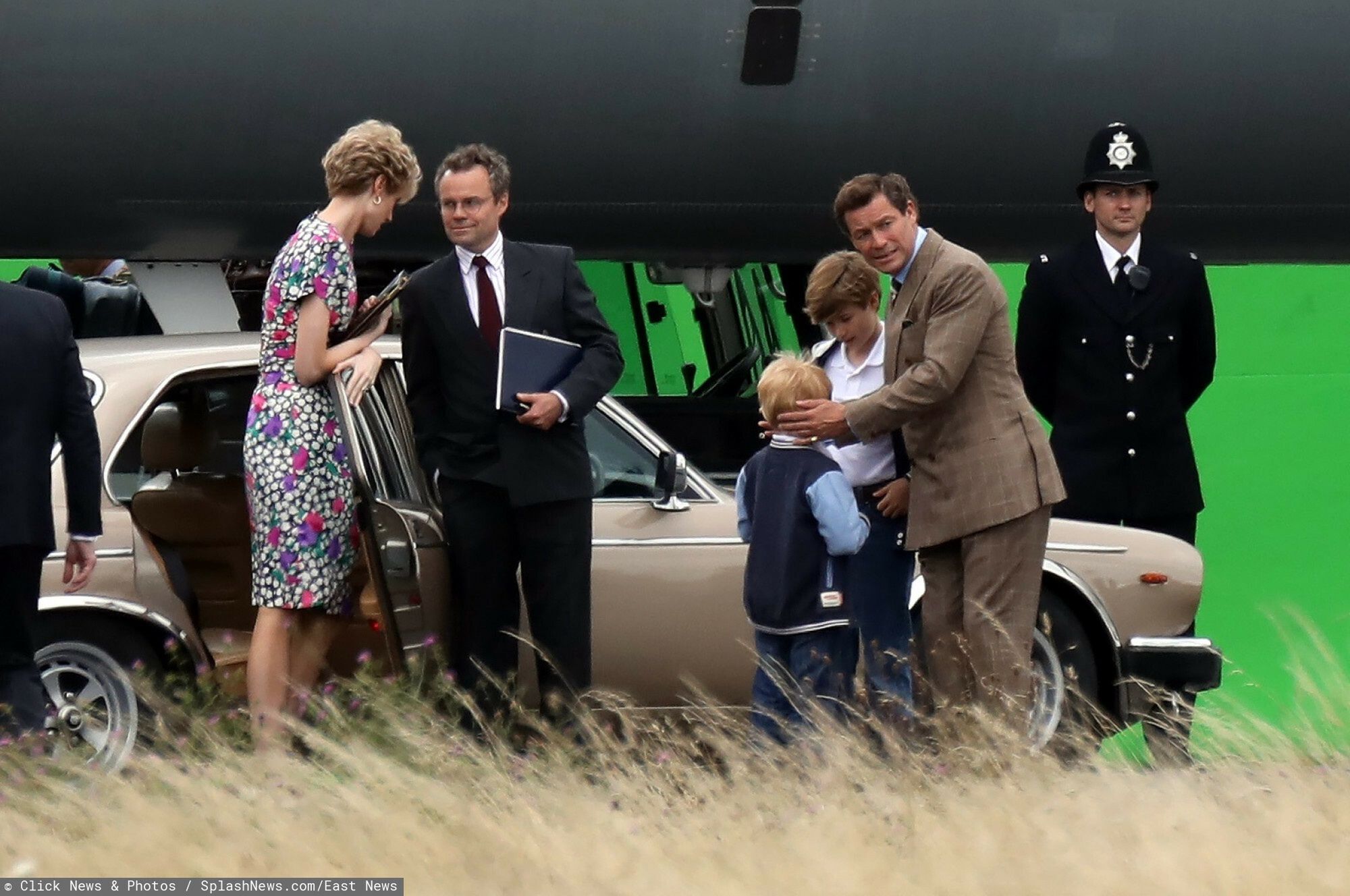 Elizabeth Debicki i pozostali aktorzy na planie "The Crown". Będziecie oglądać? 