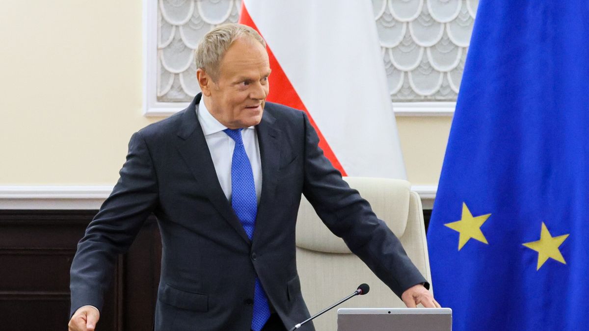 Donald Tusk
Warszawa, 13.10.2026. Premier Donald Tusk na posiedzeniu rządu w KPRM w Warszawie, 13 bm. Rada Ministrów zajmie się projektem ustawy umożliwiającej stosowanie unijnego Data Act. Chodzi m.in. o udostępnianie użytkownikom danych generowanych przez inteligentne AGD czy auta. Rząd omówi też wsparcie dla rolników poszkodowanych w wyniku przymrozków i upałów. (mr) PAP/Leszek Szymański
Leszek Szymański
kancelaria, kancelaria prezesa rady mistrzów, KPRM, obrady, polityk, polityk polityka, polityka, posiedzenie, rada ministrów, rady ministrów, rząd, rząd Tuska, rządu