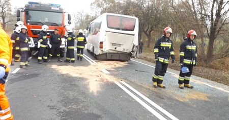Dramatycznie groźny wypadek pod Kielcami – z udziałem 6 pojazdów