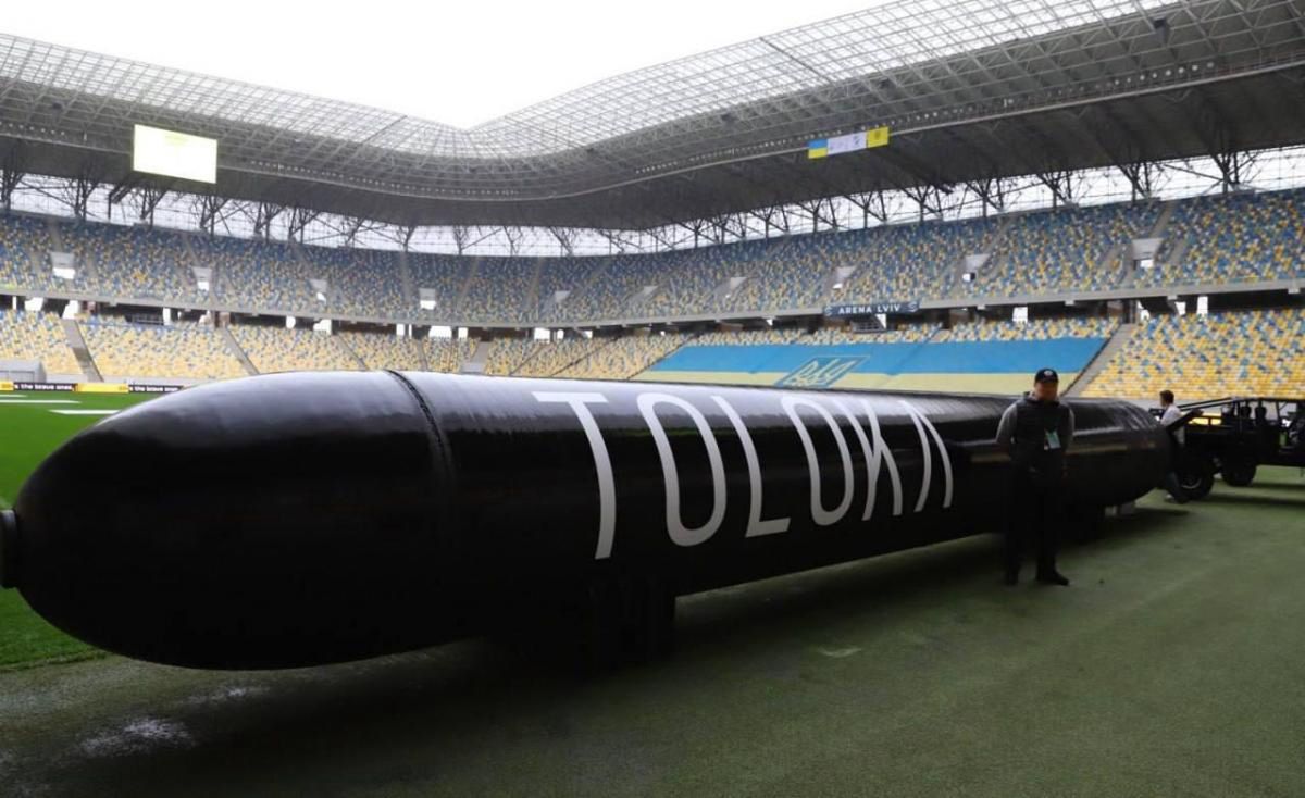 Pokazali na stadionie zamiast meczu. Może zagrozić dumie Putina