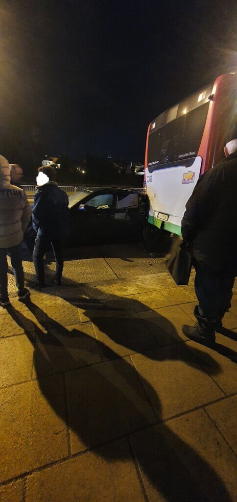 Młody kierowca BMW uderzył w autobus MPK Lublin